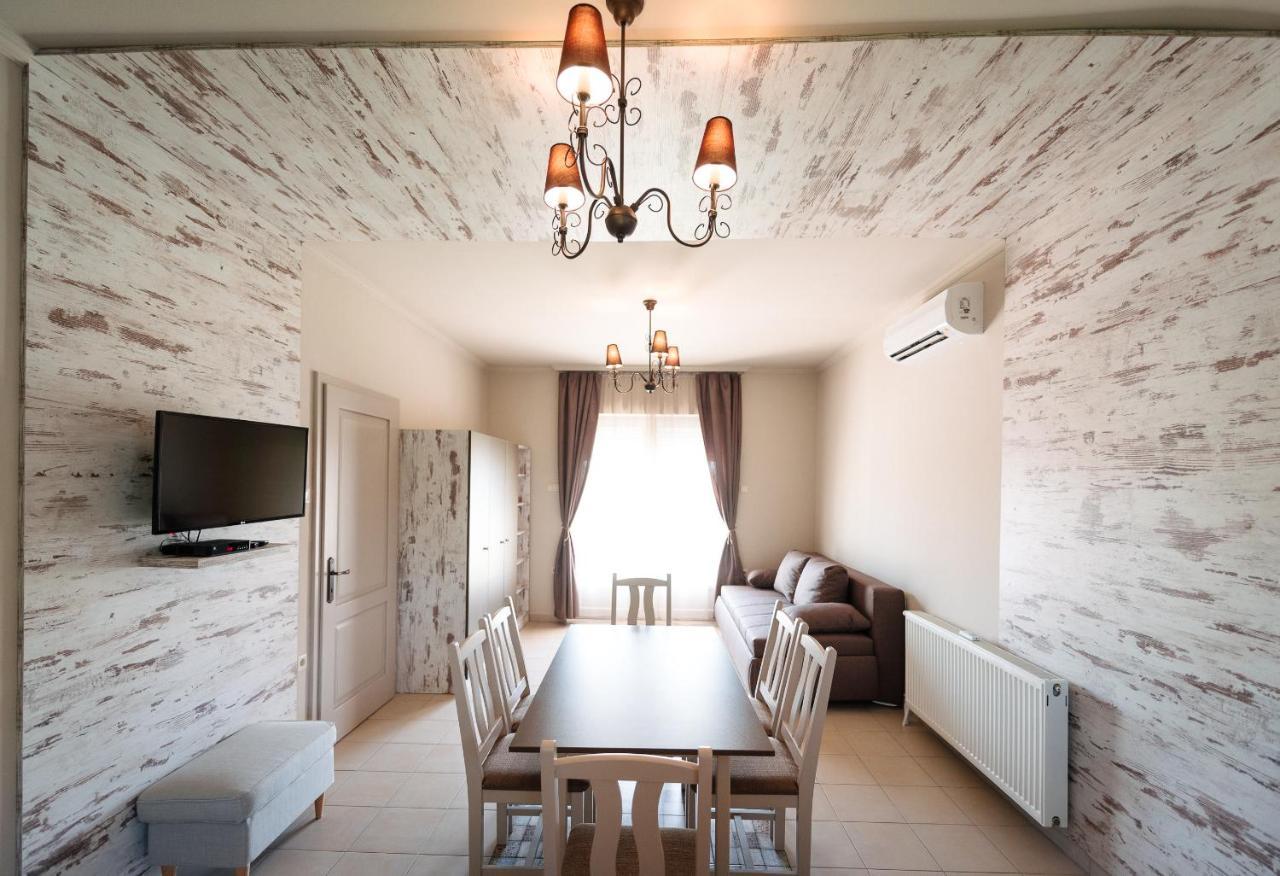 Apartament Aranyszarvas Panzio, Etterem Es Grillterasz Zewnętrze zdjęcie