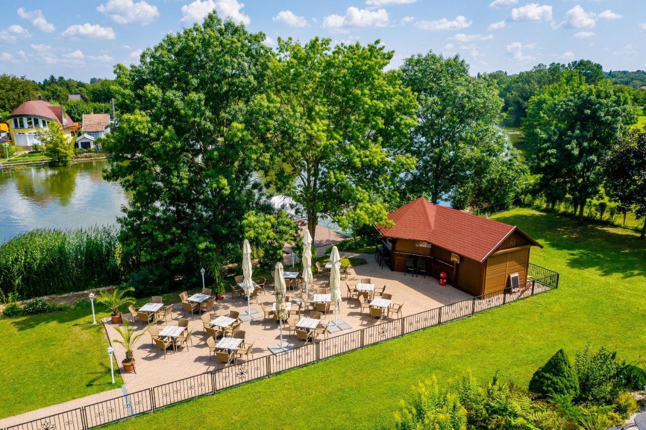 Apartament Aranyszarvas Panzio, Etterem Es Grillterasz Zewnętrze zdjęcie