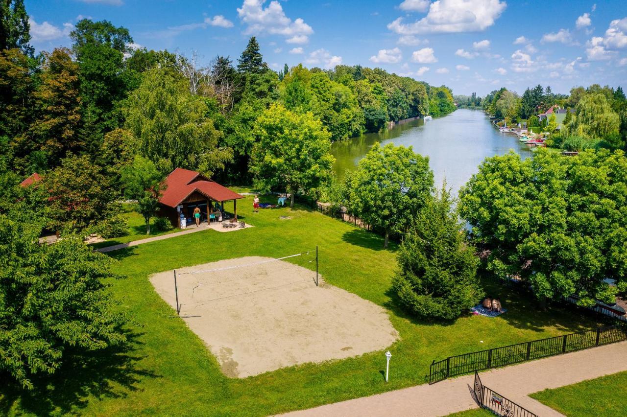Apartament Aranyszarvas Panzio, Etterem Es Grillterasz Zewnętrze zdjęcie