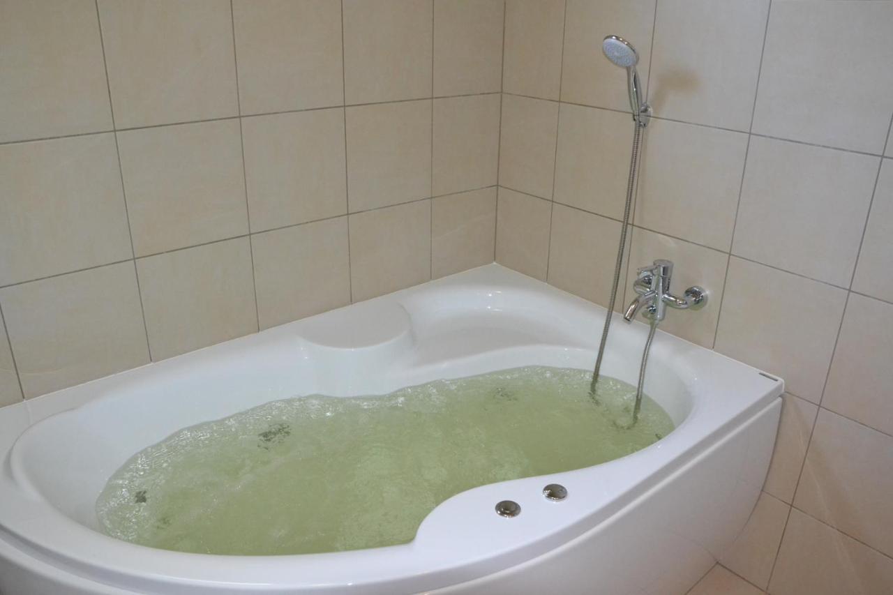 Apartament Aranyszarvas Panzio, Etterem Es Grillterasz Zewnętrze zdjęcie
