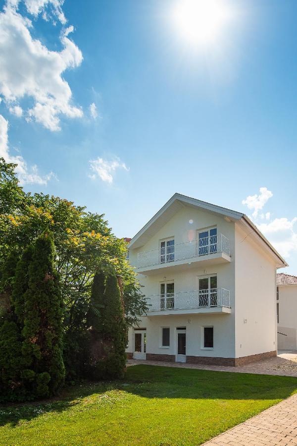 Apartament Aranyszarvas Panzio, Etterem Es Grillterasz Zewnętrze zdjęcie
