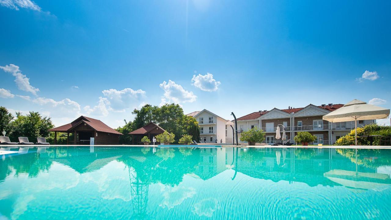 Apartament Aranyszarvas Panzio, Etterem Es Grillterasz Zewnętrze zdjęcie
