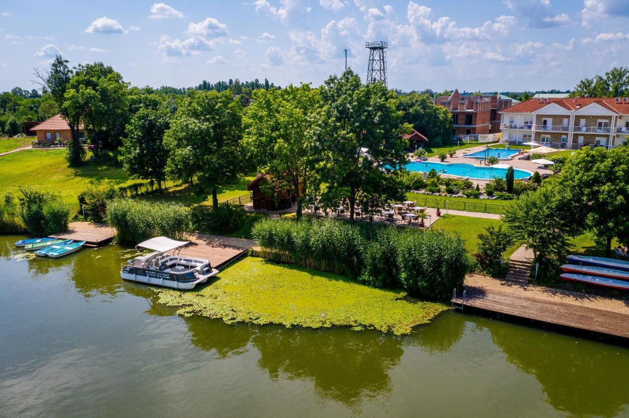 Apartament Aranyszarvas Panzio, Etterem Es Grillterasz Zewnętrze zdjęcie