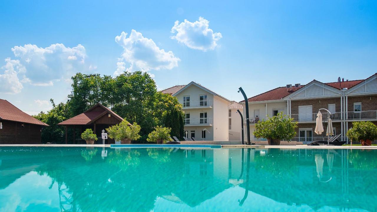 Apartament Aranyszarvas Panzio, Etterem Es Grillterasz Zewnętrze zdjęcie