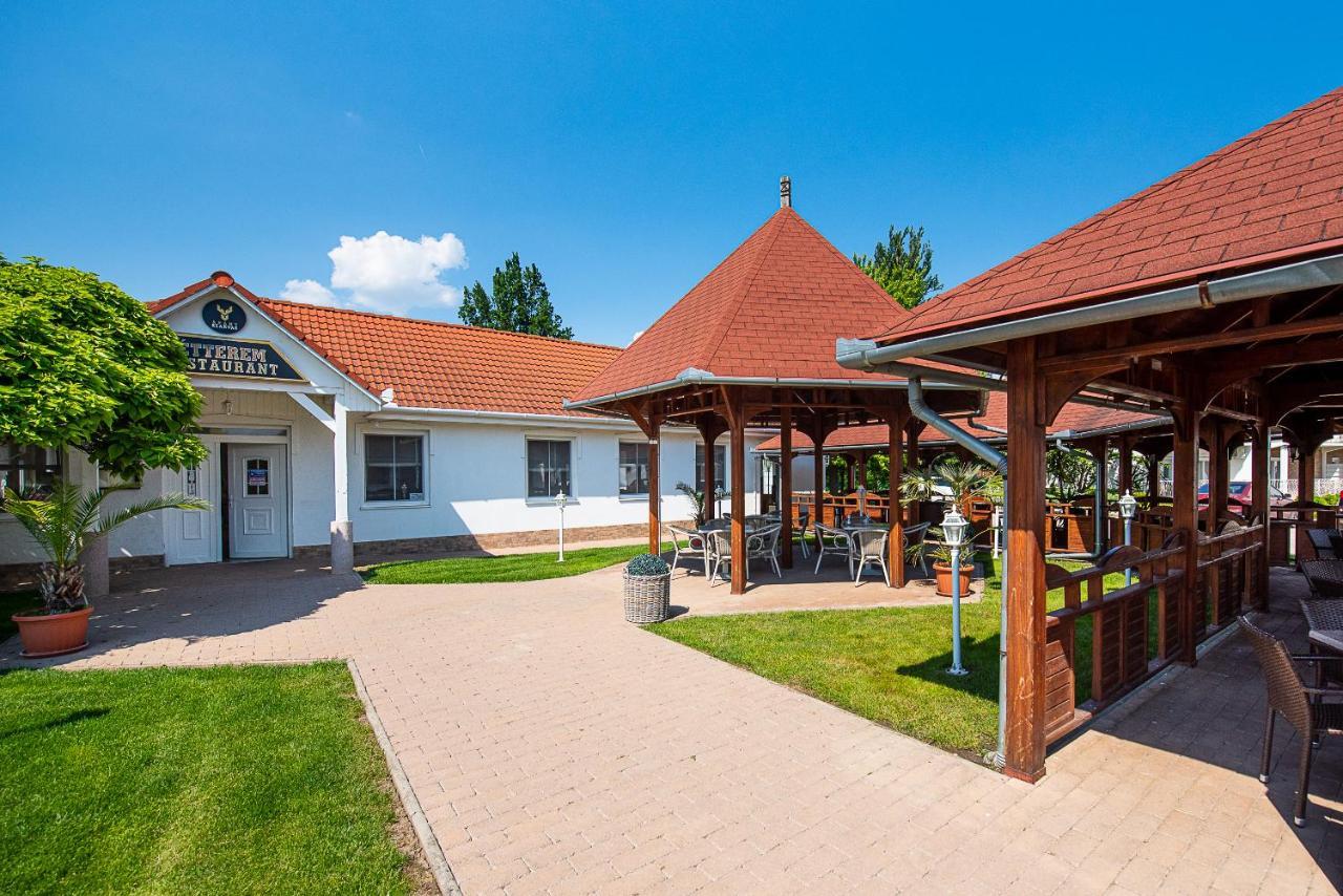 Apartament Aranyszarvas Panzio, Etterem Es Grillterasz Zewnętrze zdjęcie
