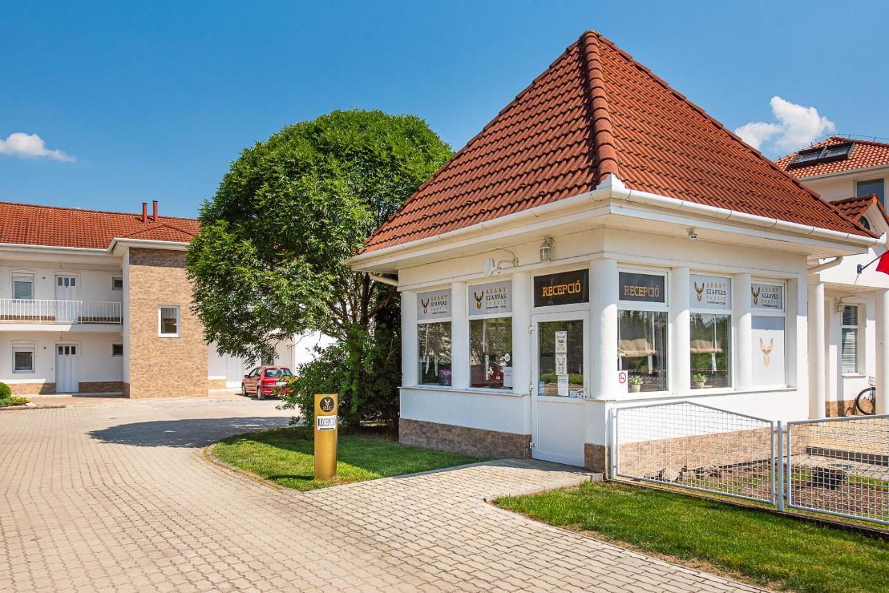 Apartament Aranyszarvas Panzio, Etterem Es Grillterasz Zewnętrze zdjęcie
