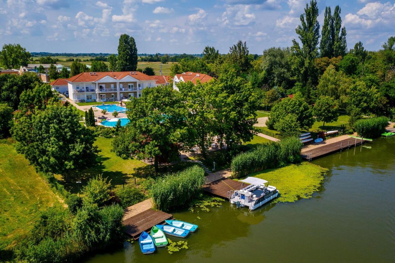 Apartament Aranyszarvas Panzio, Etterem Es Grillterasz Zewnętrze zdjęcie