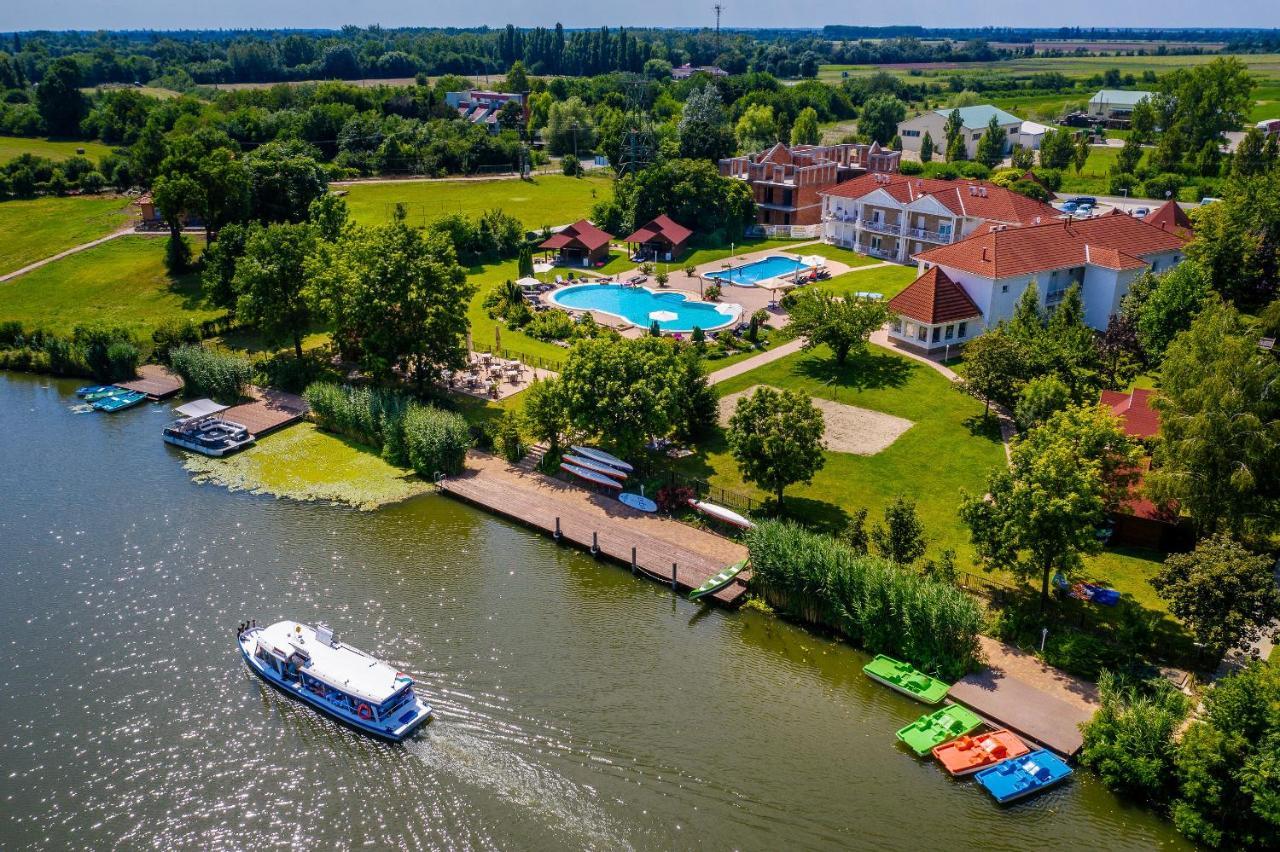 Apartament Aranyszarvas Panzio, Etterem Es Grillterasz Zewnętrze zdjęcie