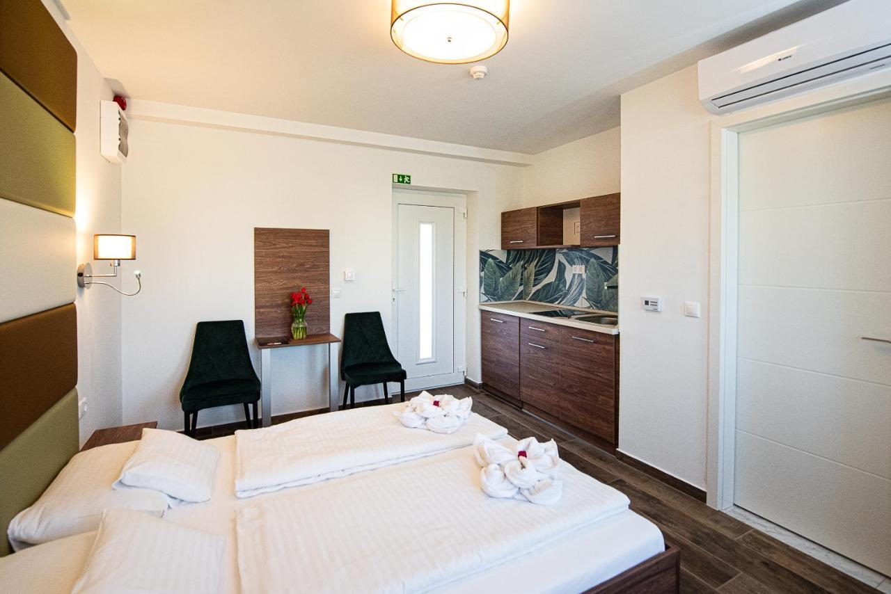 Apartament Aranyszarvas Panzio, Etterem Es Grillterasz Zewnętrze zdjęcie