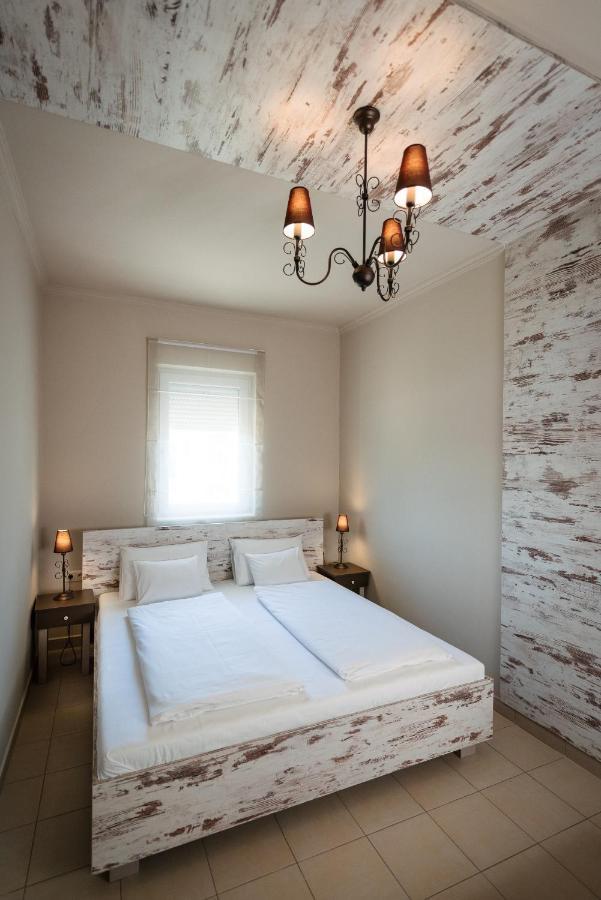 Apartament Aranyszarvas Panzio, Etterem Es Grillterasz Zewnętrze zdjęcie