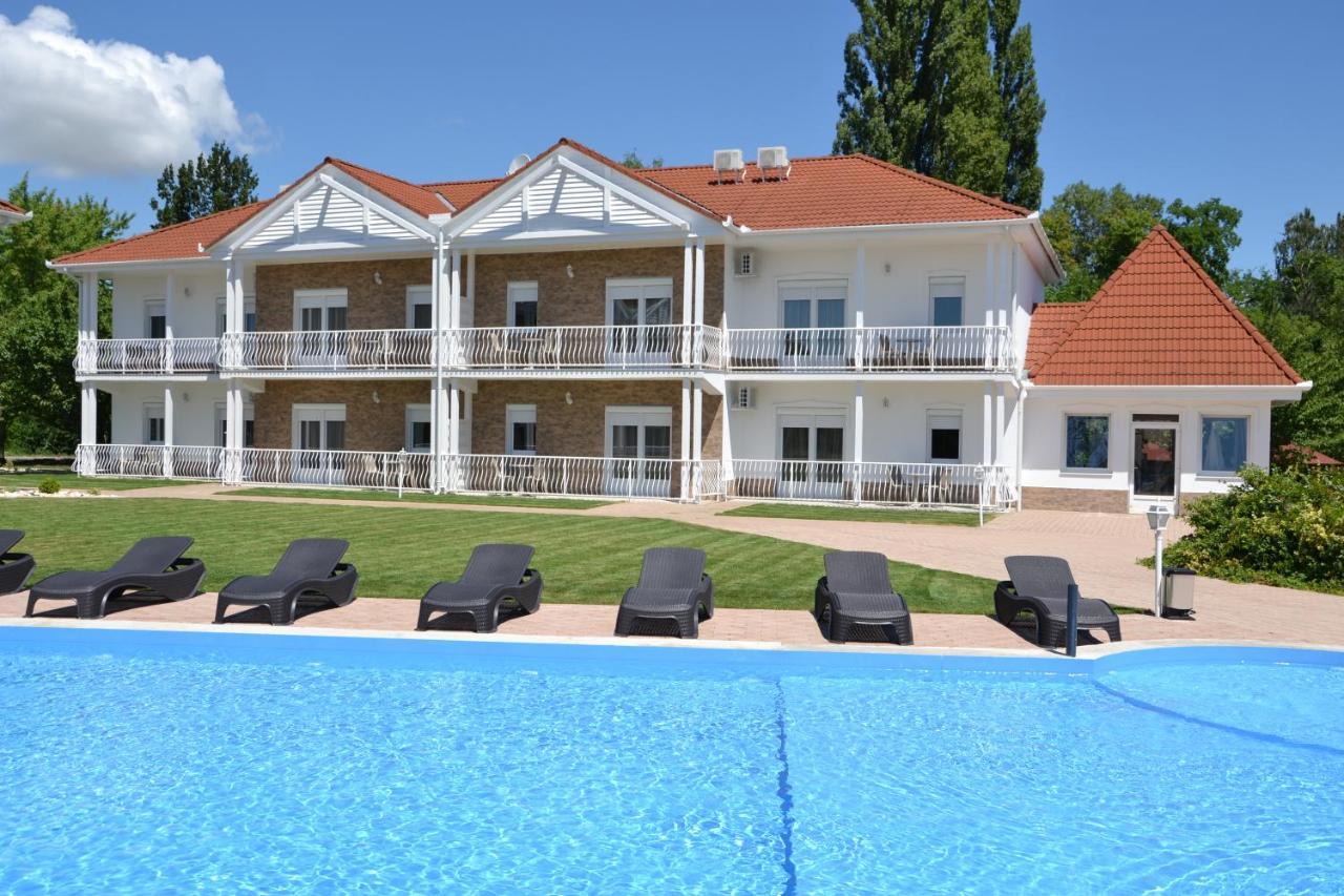 Apartament Aranyszarvas Panzio, Etterem Es Grillterasz Zewnętrze zdjęcie