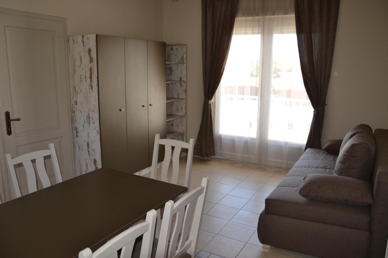 Apartament Aranyszarvas Panzio, Etterem Es Grillterasz Zewnętrze zdjęcie