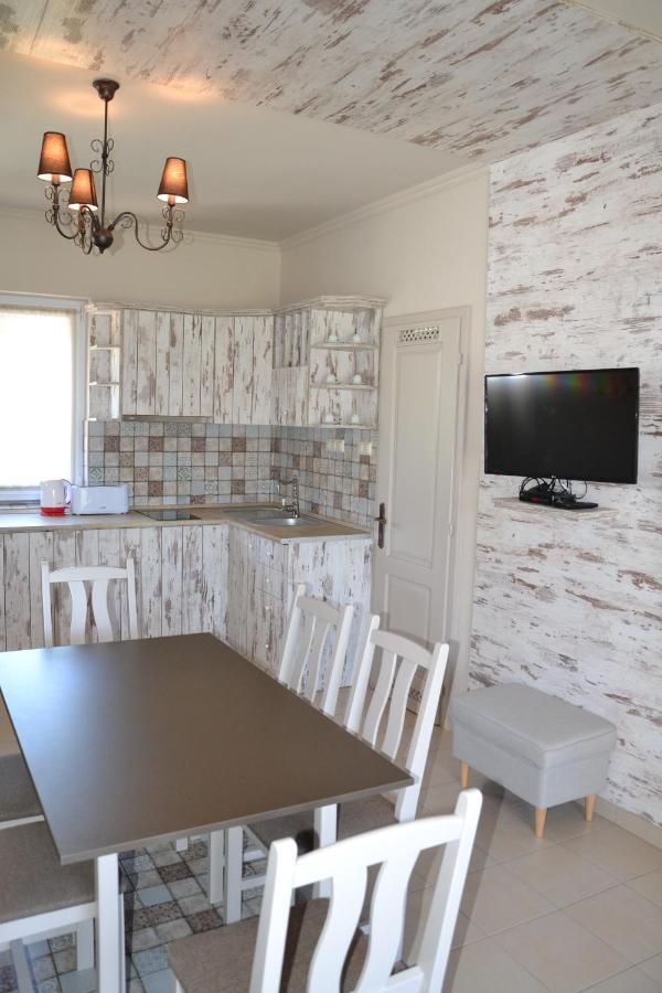 Apartament Aranyszarvas Panzio, Etterem Es Grillterasz Zewnętrze zdjęcie