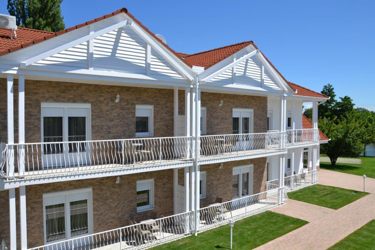 Apartament Aranyszarvas Panzio, Etterem Es Grillterasz Zewnętrze zdjęcie