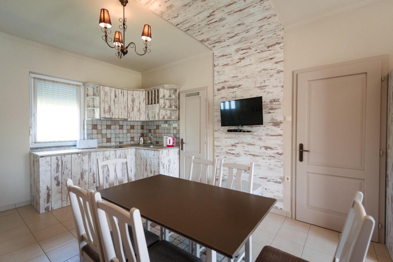 Apartament Aranyszarvas Panzio, Etterem Es Grillterasz Zewnętrze zdjęcie