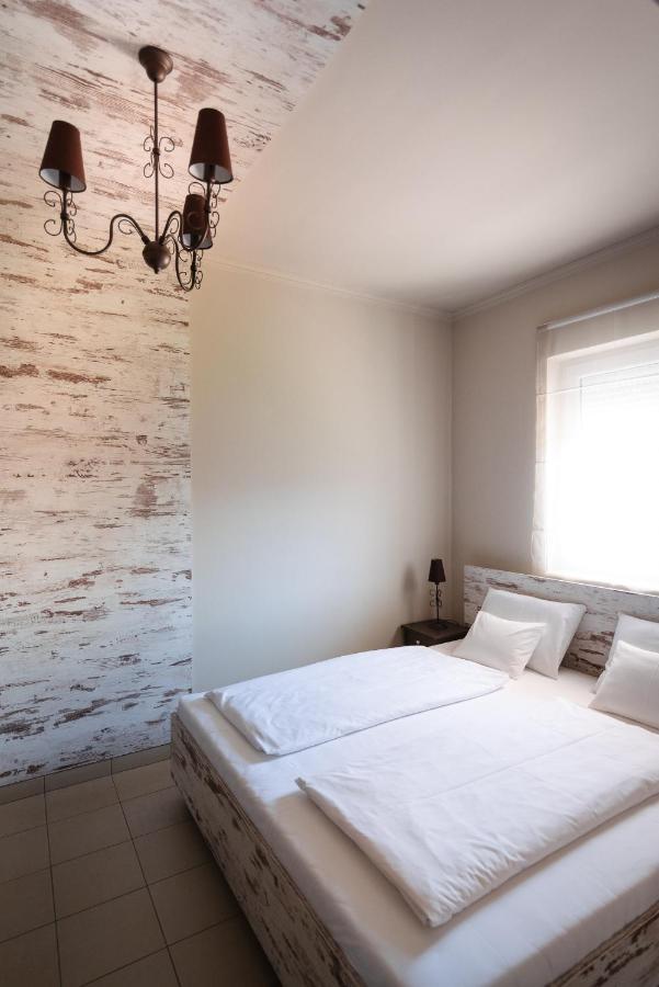 Apartament Aranyszarvas Panzio, Etterem Es Grillterasz Zewnętrze zdjęcie