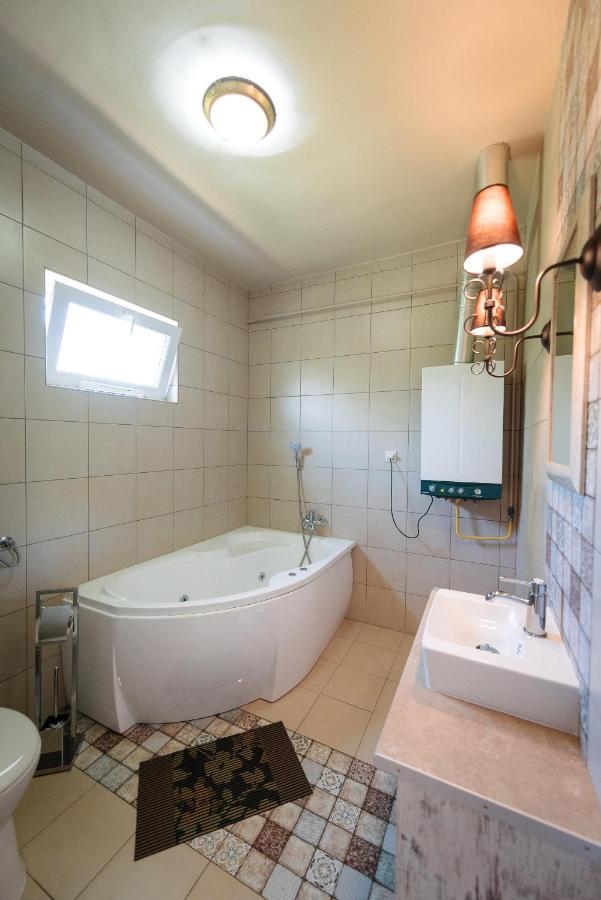 Apartament Aranyszarvas Panzio, Etterem Es Grillterasz Zewnętrze zdjęcie